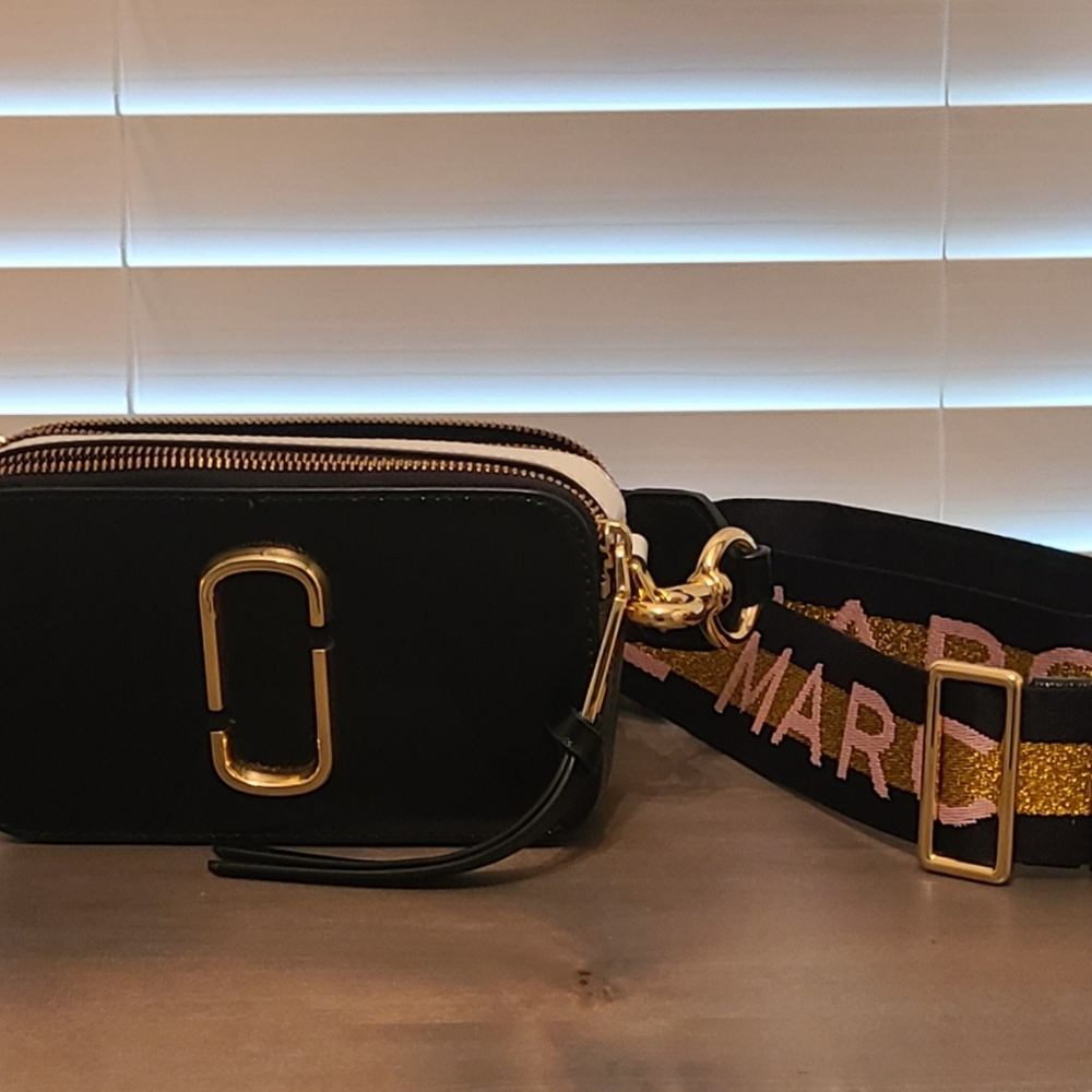 Marc Jacobs Logo strap snapshot bag